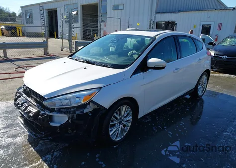 2018 Ford Focus Titanium z USA, uszkodzony, nr VIN 1FADP3N22JL226698